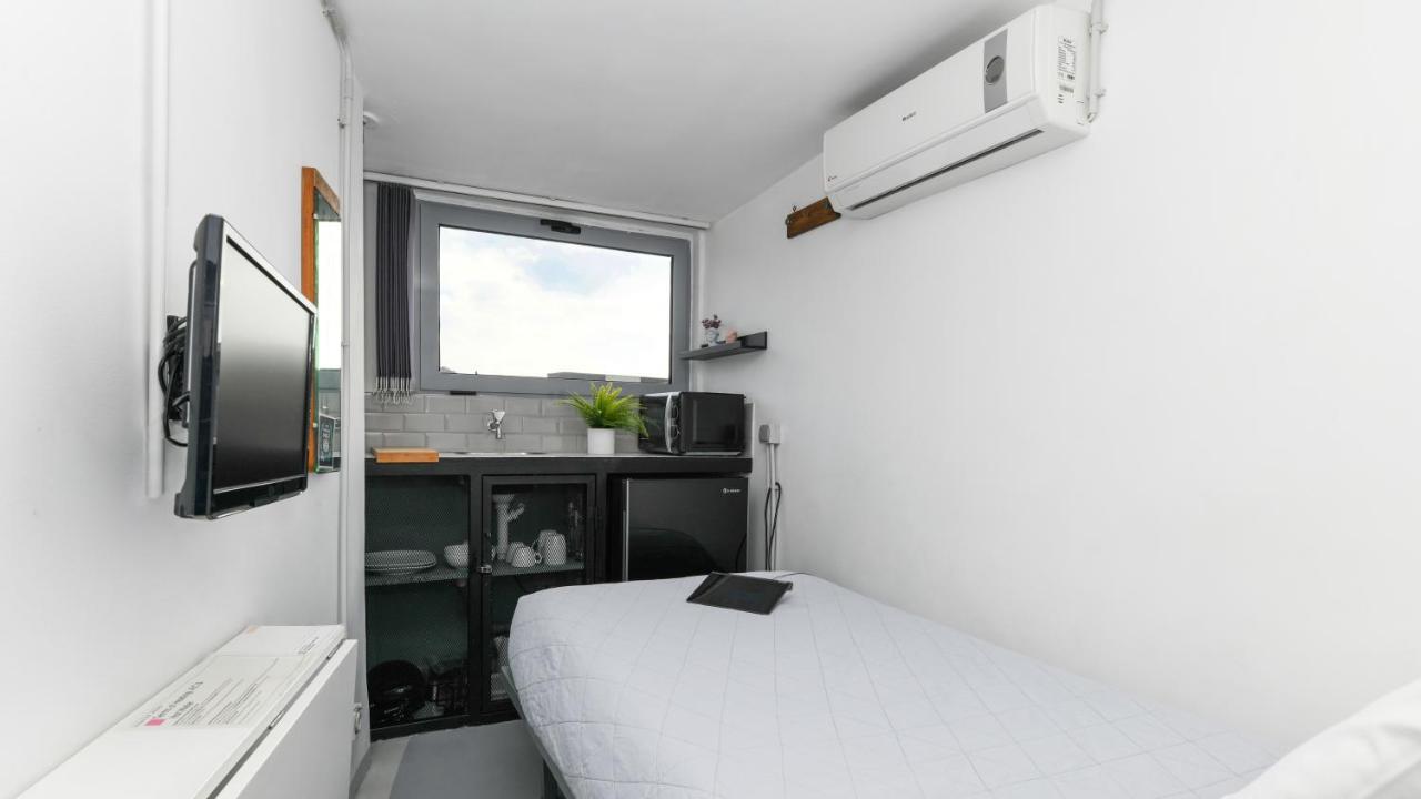 Monastiraki Citycenter Sleepbox- Unspoiled Athens Apartments Esterno foto